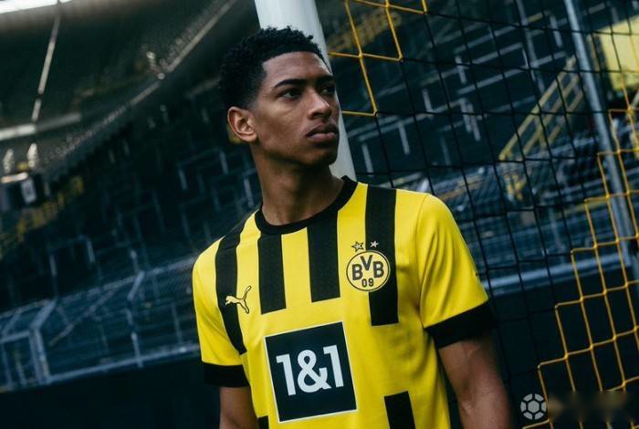 皇马本泽马梅开二度助球队获胜