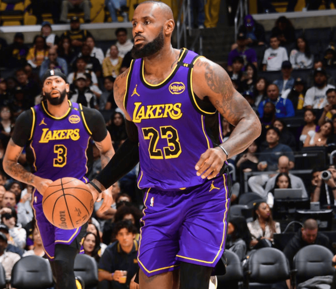 詹姆斯大型双标现场，到底哪个才是亲儿子。