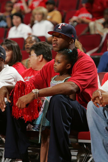 浓眉26+12+5杜兰特34分 独行侠主场力克火箭