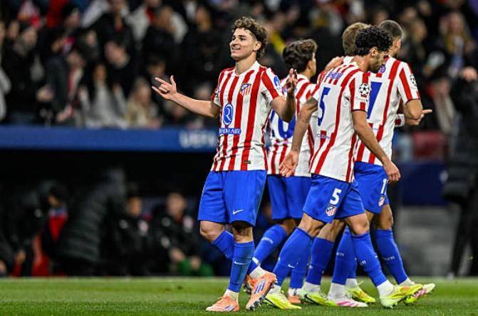 刺激的3-3！多特2次领先被逆转，第95分钟绝平，德甲9轮不败仍第2