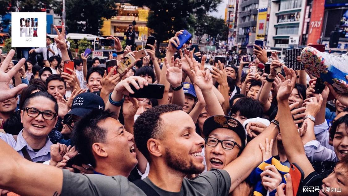 IG赢比赛炫神光速滑跪！自称11年老粉，粉丝不买账举报到扫黑办