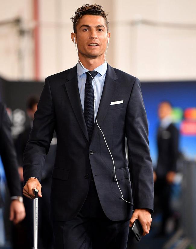 极速回归备战！记者：孔德和德容已返回巴萨并参加了今日训练